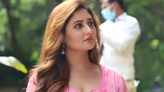 Rashami Desai on web debut with Tandoor, Tanuj Virwani being an amazing co-star and more Thumbnail