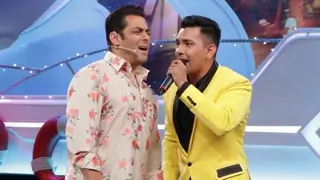 Aditya Narayan clarifies he won't be a part of 'Bigg Boss 15' but is ready to host it Thumbnail