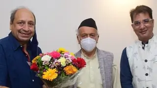 Zindagi Mere Ghar Aana actor Sudhir Pandey and Varun Badola get invited by the Governor of Maharashtra Thumbnail