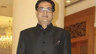 'Chehre' director Rumi Jaffrey tests positive for COVID-19; thankful it didn't happen at daughter's wedding thumbnail