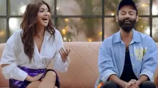 Shilpa Shetty burst into laughter in the chat show, the troll who made a shoddy comment gets a befitting reply Thumbnail