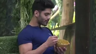Bigg Boss 15: Clip of Simba Nagpal chilling in a corner while housemates quarrel grabs attention Thumbnail