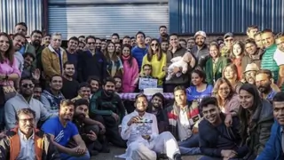 Rakul Preet and Akshay Kumar celebrate as they wrap up 'Production 41'  Thumbnail