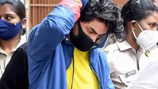 NCB summons Shah Rukh Khan's driver for questioning in Aryan Khan's drugs case Thumbnail