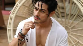 When Priyank Sharma helped Sonnalli Seygall's secret admirer talk to her on the sets of Ishq Da Rog Thumbnail