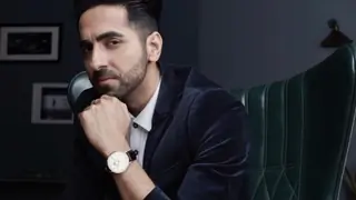 “Please don’t copy Sushant ” SSR fans slams  Ayushmann Khurrana on his recent pictures with a Telescope Thumbnail
