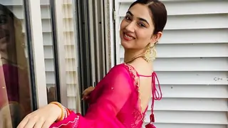 Disha Parmar on Bade Achhe Lagte Hain 2: It is a fresher story with a younger perspective  Thumbnail