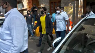 Aryan Khan makes a quick visit to NCB to mark attendance Thumbnail