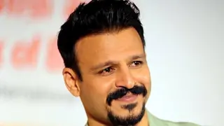 Vivek Oberoi reveals how his son reacted seeing the actor kiss onscreen Thumbnail