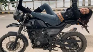Tere Bina Jiya Jaye Na actress Riya Deepsi learns to ride a Bullet for the show in just two hours Thumbnail