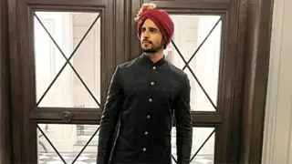 Sidharth Malhotra danced to Morni Banke and Ranjha at his cousin’s wedding function  in Delhi Thumbnail