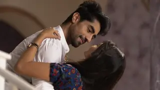 Yeh Rishta Kya Kehlata Hai: Akshara wishes Abhimanyu on birthday, Aarohi to start working at Birla hospital Thumbnail