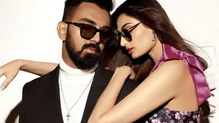 KL Rahul reacts to girlfriend Athiya Shetty's recent picture Thumbnail