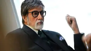 Big B complains about less number of followers says, "help me get some follow too" Thumbnail
