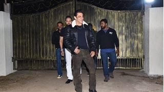 Salman Khan spotted driving an auto in Panvel; Enjoys as he drives around