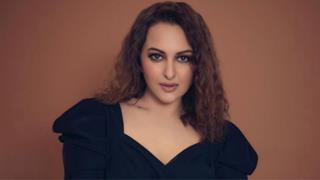 Actress Sonakshi Sinha gives an epic reply to fan asking her when she will get married 
