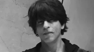 Shah Rukh Khan to start shooting for Rajkummar Hirani's next Thumbnail