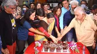 Making memories together! Cast of Wagle Ki Duniya look back on their successful one year! Thumbnail