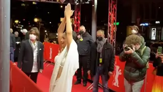 Alia Bhatt does the 'ulta namaste' on red carpet; dazzels in a white saree at Berlinale  Thumbnail