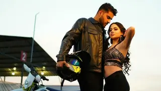 Urfi Javed and lndo-Canadian singer Kunwarr's chemistry grab attention in 'Befikra' Thumbnail