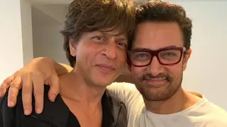 Shah Rukh Khan gives a witty reply in an AMA session when asked about watching Aamir's Laal Singh Chaddha Thumbnail