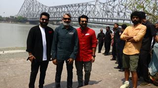 SS Rajamouli, Ram Charan & Junior NTR visit Kolkata’s famous Howrah Bridge ahead of ‘RRR’s release!