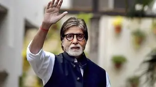 Amitabh Bachchan hints at reviving Sunday fan meets Thumbnail