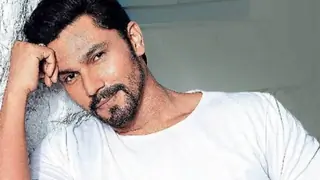 Randeep Hooda fuels up the hype for his next untitled project Thumbnail