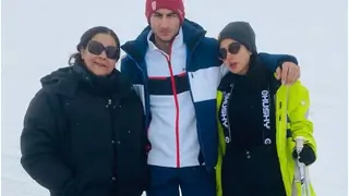 Sara Ali Khan has the most wholesome answer to a fan asking 'Sara is not sara without?' Thumbnail