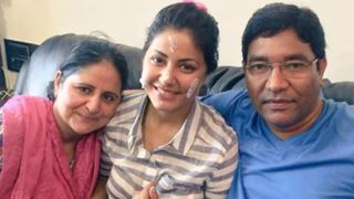 Hina Khan remembers her father on his first death anniversary; pens emotional note