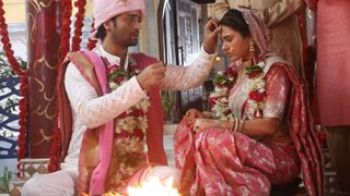 'Woh Toh Hai Albelaa': Sayuri and Kanha get married  Thumbnail
