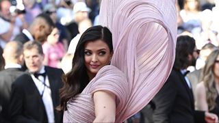 Cannes 2022: Aishwarya Rai Bachchan rules the red carpet with her breathtaking structured gown