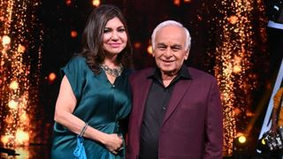 Alka Yagnik calls Anandji her ‘Godfather’ on the stage of Superstar Singer 2