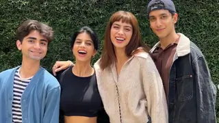  Suhana Khan flaunts her infectious smile while posing with her Archies gang Thumbnail