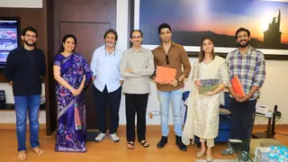 Adivi Sesh & team Major meets Maharashtra CM for his major promise Thumbnail