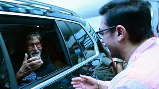 In Pic: Amitabh Bachchan is all ecstatic to meet his 'legendary friend' Aamir khan  Thumbnail