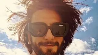 Ranveer Singh's birthday selfie is all snazzy and clean-cut Thumbnail