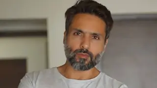Iqbal Khan opens up on playing the lead in 'Na Umra Ki Seema Ho' Thumbnail