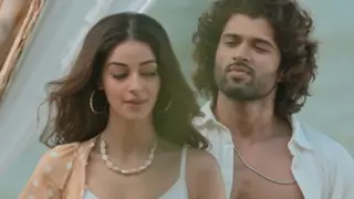 Liger: Vijay Deverakonda and Ananya Panday are 'Aafat' in the new song  Thumbnail