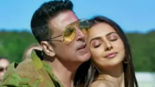 Cuttputlli Song Saathiya out: Akshay Kumar and Rakul Preet Singh bloom in love and romance Thumbnail
