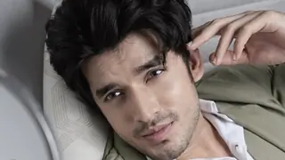Paras Kalnawat opens up on visiting 'Anupamaa' set Thumbnail