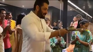 Salman Khan offers fans a glimpse at the Ganesh Aarti as he attends puja at Arpita-Aayush's home