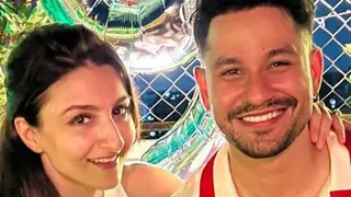 Kunal Kemmu & Soha Ali Khan find a way to amuse themselves amidst Mumbai traffic; Pic Thumbnail