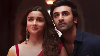 Brahmastra song Rasiya out: Alia Bhatt and Ranbir Kapoor dwell in the lala land of love and romance  Thumbnail