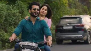 Mili song 'Tum Bhi Raahi' out: Janhvi Kapoor & Sunny Kaushal define love in the most subtle and purest form thumbnail