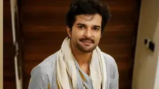 Raqesh Bapat volunteers to serve at a wildlife treatment center; asks his fans to join him Thumbnail