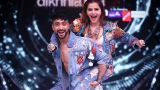 Jhalak Dikhlaa Jaa 10: Despite a wardrobe malfunction, Sanam Johar and Rubina Dilaik continue with their act Thumbnail