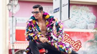 Akshay Kumar looks dashing in a colourful feather jacket; reveals 'Selfiee' release date