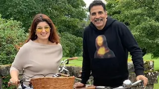 Akshay Kumar begs of Twinkle Khanna to 'stop singing' as he posts a hilarious video to wish her Thumbnail