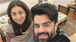 When Abhineta met Neta: Maniesh Paul shares a picture with Smriti Irani Thumbnail